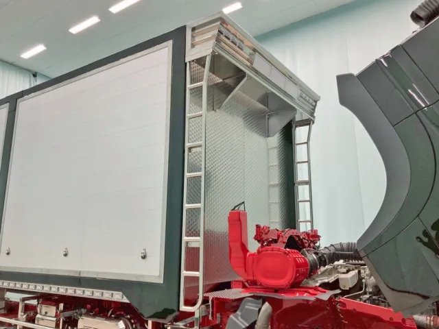 シートデッキ・左右ハシゴはステンレス製です。|日野 プロフィア 2DG-FS1AHEの写真14