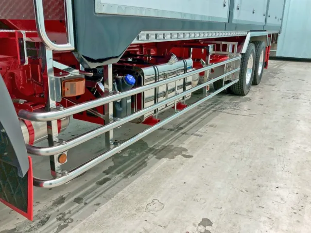 サイドレール・サイドバンパー・リヤフェンダーはステンレス製です。|日野 プロフィア 2DG-FS1AHEの写真16