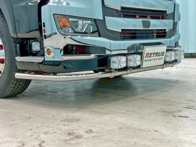 フロントバンパー下部にステンレス製のバーが付いています。|日野 プロフィア 2DG-FS1AHEの写真31