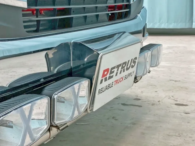 ナンバーステーはステンレス製です。|日野 プロフィア 2DG-FS1AHEの写真32