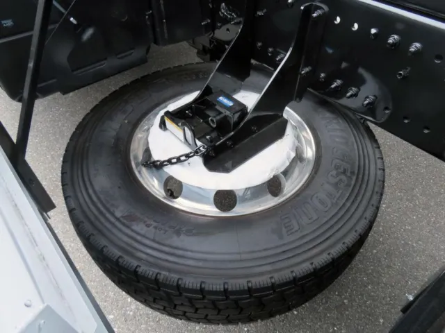 スペアタイヤ付きです。|日野 プロフィア 2DG-FS1AJEの写真15