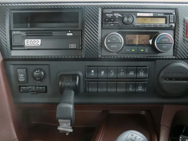 パネル周りの状態です。|日野 プロフィア 2DG-FS1AJEの写真26