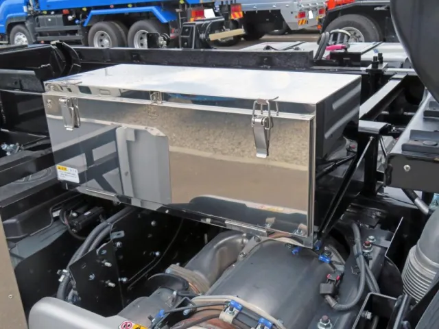 工具箱はステンレス製です。|日野 プロフィア 2DG-FS1AJEの写真27