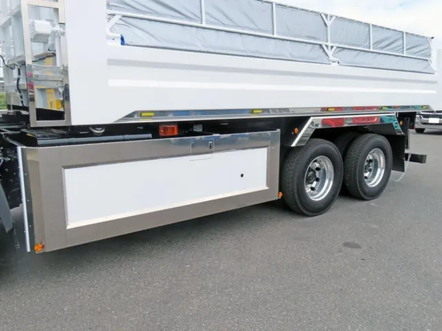 サイドレール・サイドバンパー・リアフェンダーステンレス製です。|日野 プロフィア 2DG-FS1AJEの写真28