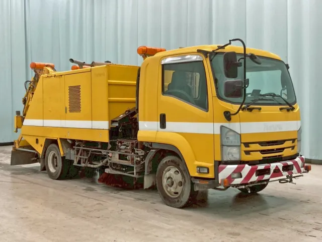 いすゞ フォワード TKG-FRR90T2改(2WD)の写真2