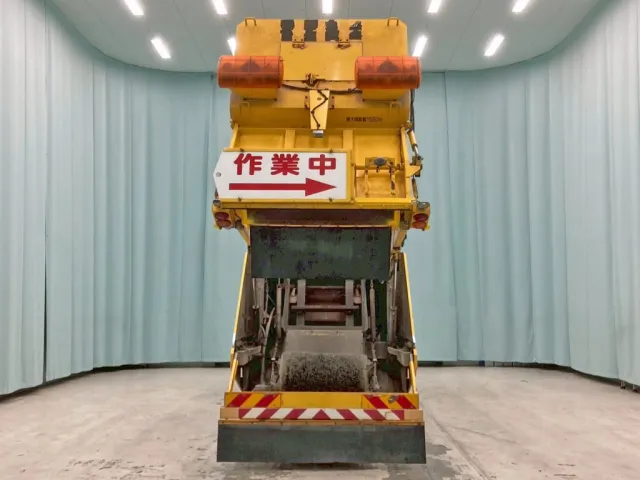 ホッパーを上げた状態です。|いすゞ フォワード TKG-FRR90T2改(2WD)の写真12