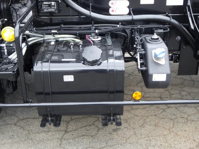 燃料タンクは100Lです。|三菱 ファイター 2KG-FK72F(2WD)の写真18