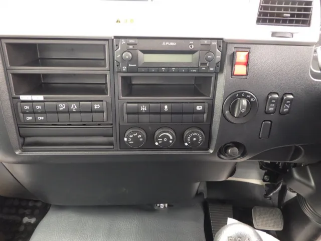 パネル周りの状態です。|三菱 ファイター 2KG-FK72F(2WD)の写真20