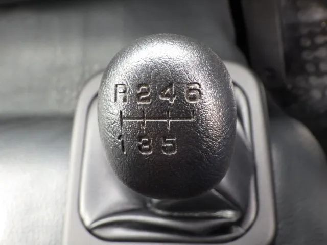 MT6速です。|三菱 ファイター 2KG-FK72F(2WD)の写真22