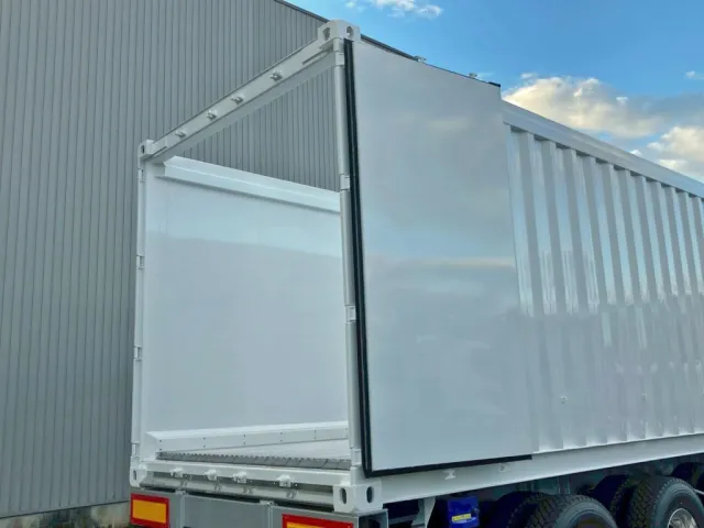 リヤドアは観音開き式です。(運転席側)|トレクス  CTB34004の写真11