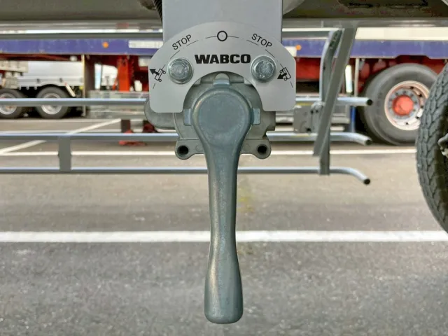 エアサスの昇降レバーです。|トレクス  CTB34004の写真19