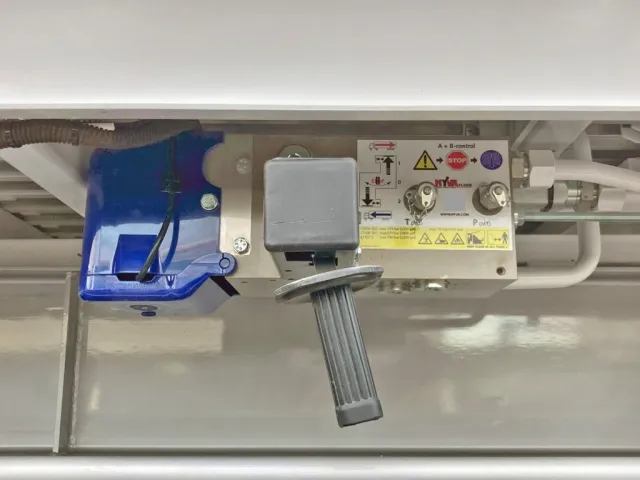 ムービングフロアーの操作レバーです。|トレクス  CTB34004の写真22