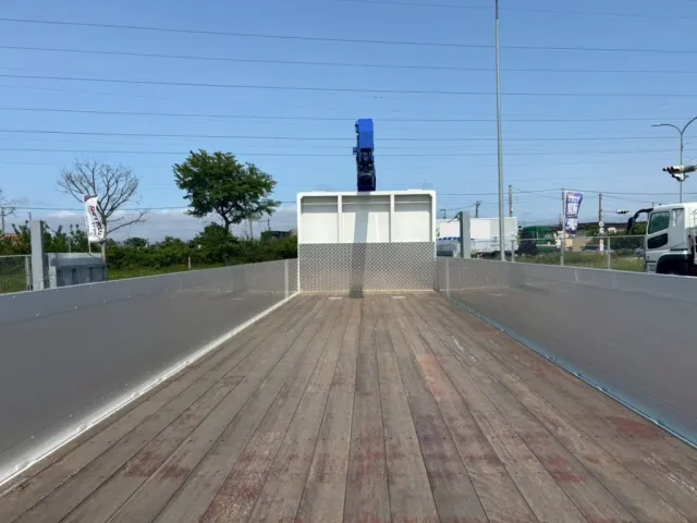 床は板張りです。|三菱 スーパーグレート 2KG-FS70HZの写真9