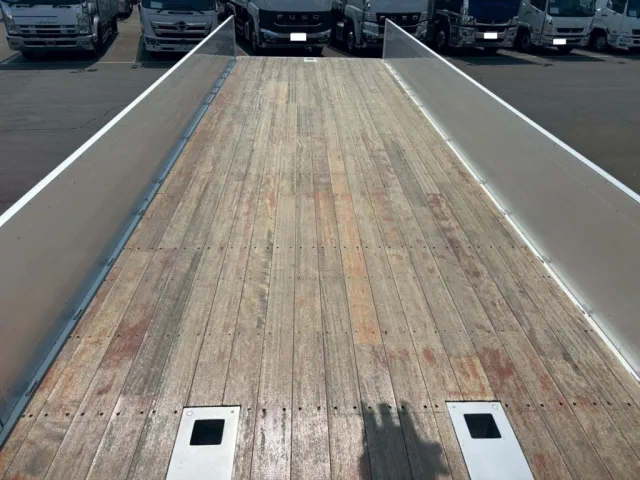 床前方に2か所、後方に1か所スタンション穴があります。|三菱 スーパーグレート 2KG-FS70HZの写真11