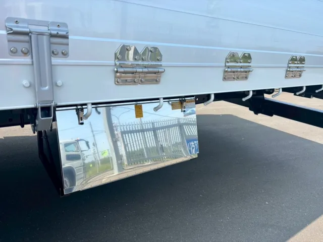 助手席側後方に工具箱が付いています。|三菱 スーパーグレート 2KG-FS70HZの写真24