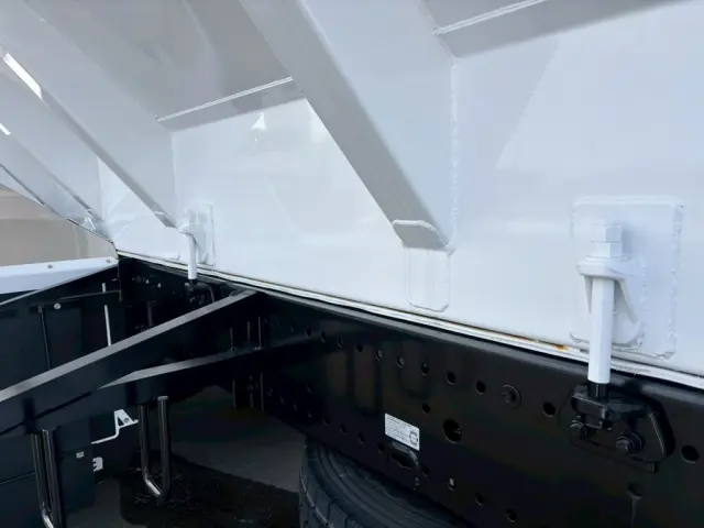 シャーシの状態です。|日野 プロフィア 2DG-FS1AHEの写真7