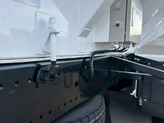 シャーシの状態です。|日野 プロフィア 2DG-FS1AHEの写真8