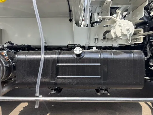 燃料タンクは100Lです。|日野 デュトロ 2KG-XZU700M(2WD)の写真18