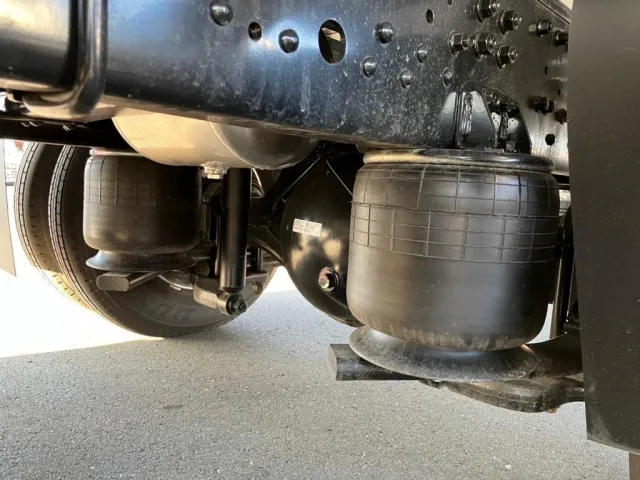 エアサスです。|三菱 ファイター 2KG-FK65F(2WD)の写真5