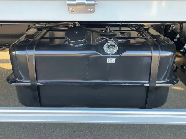 燃料タンク、容量は200Lです。|三菱 ファイター 2KG-FK65F(2WD)の写真16