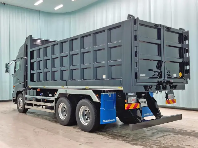 日野 プロフィア 2DG-FS1AJE(6x4)の写真3