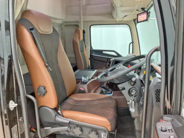 日野 プロフィア 2DG-FS1AJE(6x4)の写真8