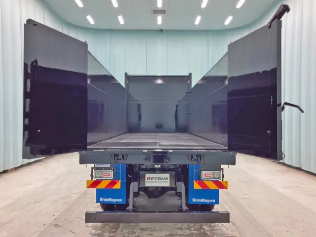 日野 プロフィア 2DG-FS1AJE(6x4)の写真10