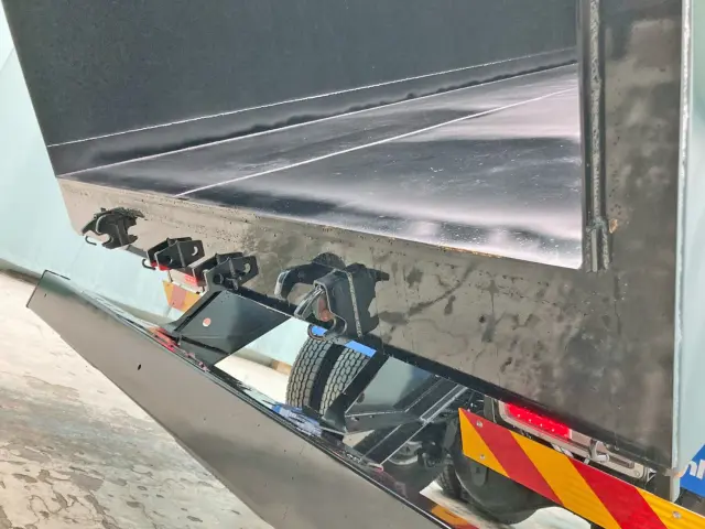 日野 プロフィア 2DG-FS1AJE(6x4)の写真18