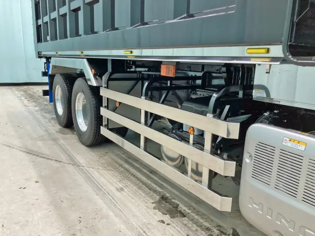 日野 プロフィア 2DG-FS1AJE(6x4)の写真20