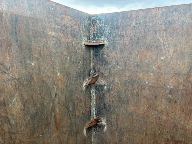 ボディ後方右側ステー曲がりあります。|東邦  TF36H2N3Sの写真10