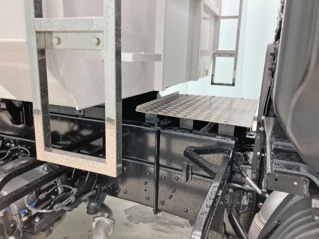 日野 プロフィア 2DG-FS1AHE(6x4)の写真16