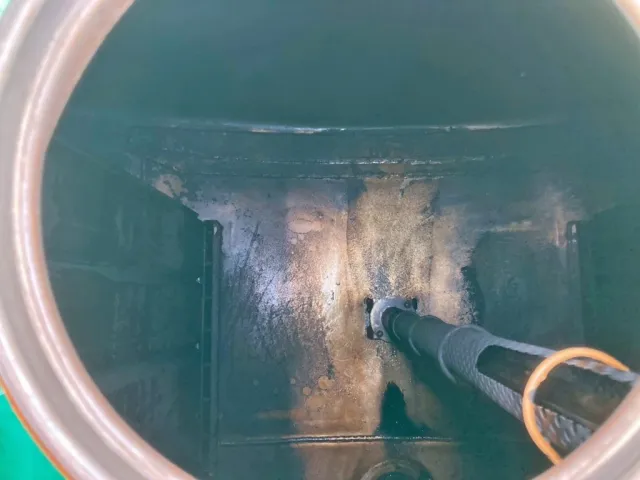 タンク内部の状態です。(前方より3室目)|東邦  TT28J9C2改の写真12