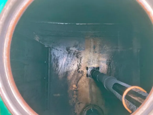 タンク内部の状態です。(前方より4室目)|東邦  TT28J9C2改の写真13