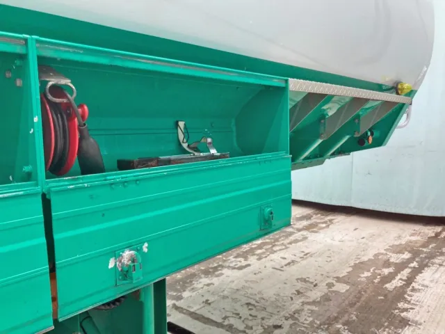 運転席側消火器欠品しています。|東邦  TT28J9C2改の写真25