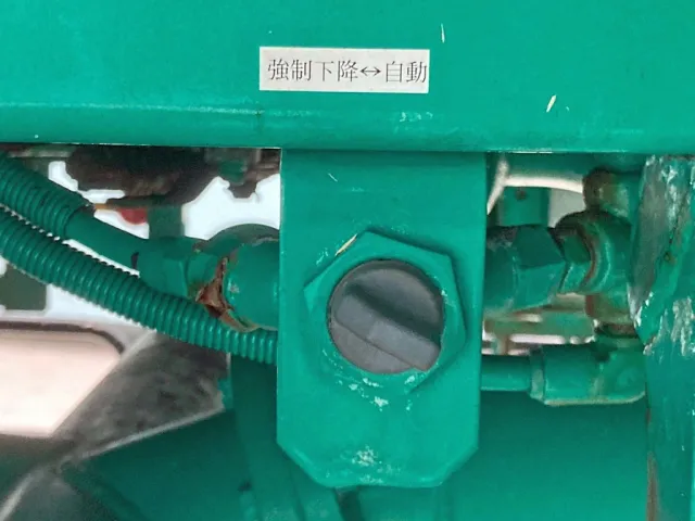 リフトアクスルの切り替えバルブです。|東邦  TT28J9C2改の写真28