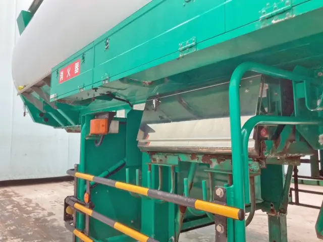 助手席側にステンレス製の工具箱が付いています。|東邦 東邦 TT28J9C2改の写真34