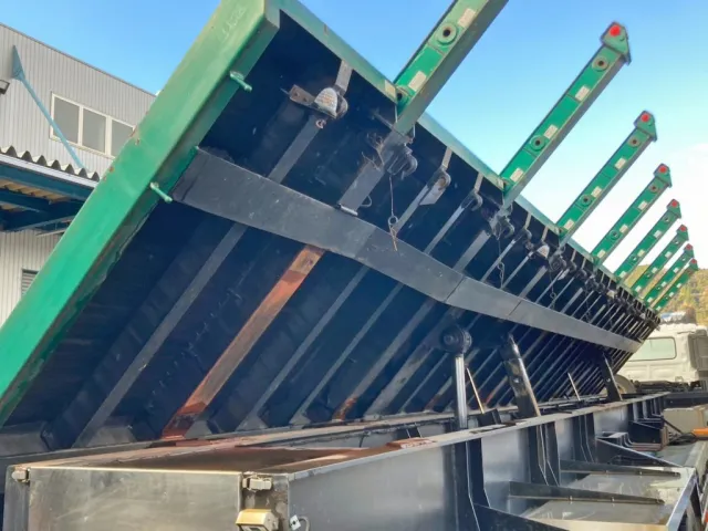 床板下回りの状態です。(後方より)|東急  TF28H7B2Sの写真12