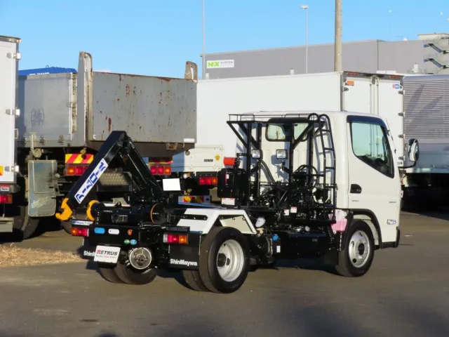 三菱 キャンター 2RG-FBAV0(2WD)の写真4