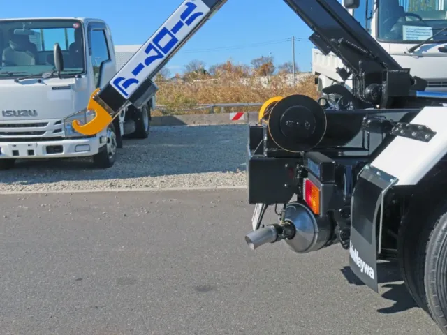 リアジャッキ無しです。|三菱 キャンター 2RG-FBAV0(2WD)の写真8