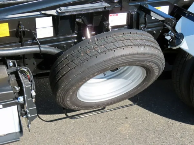 スペアタイヤ付きです。|三菱 キャンター 2RG-FBAV0(2WD)の写真10