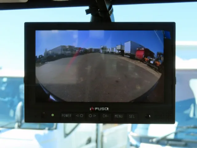 液晶バックモニター付きです。|三菱 キャンター 2RG-FBAV0(2WD)の写真12