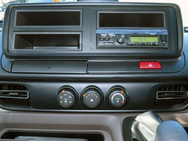 パネル周りの状態です。|三菱 キャンター 2RG-FBAV0(2WD)の写真14