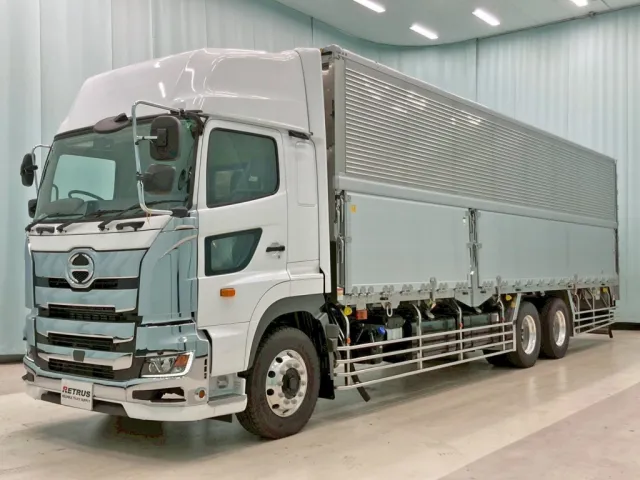 フロント周り、メッキパーツで飾っています。|日野 プロフィア 2DG-FR1AHCの写真1