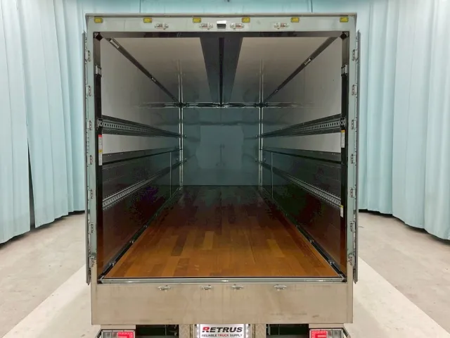 門口周りはステンレス製です。|日野 プロフィア 2DG-FR1AHCの写真9