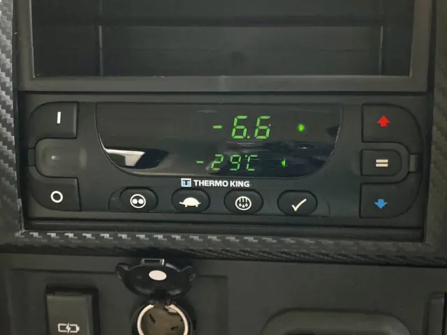 冷凍機は、-29℃設定(低温仕様) 7.8℃スタート 2Hで-6.6℃確認済みです。|日野 プロフィア 2DG-FR1AHCの写真29