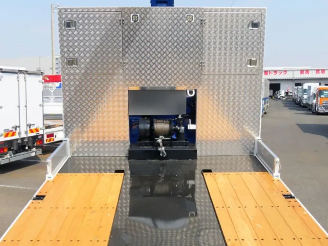 プロテクターはアルミの縞板が張ってあります。|三菱 スーパーグレート 2PG-FS80VZの写真10