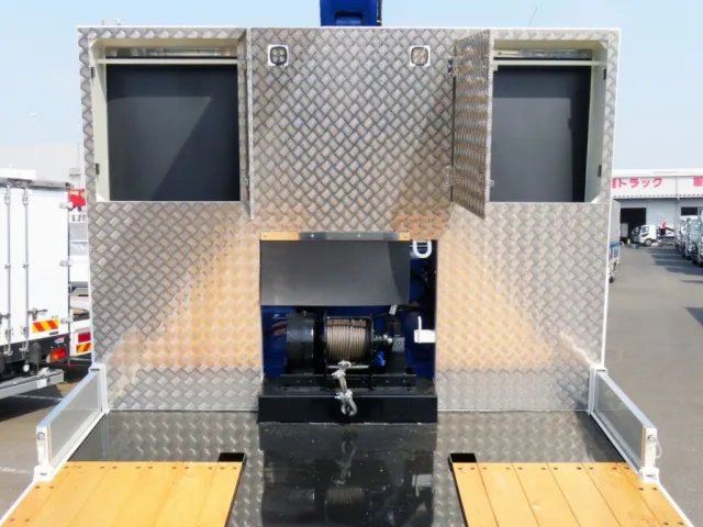 プロテクターに物入が付いています。|三菱 スーパーグレート 2PG-FS80VZの写真11