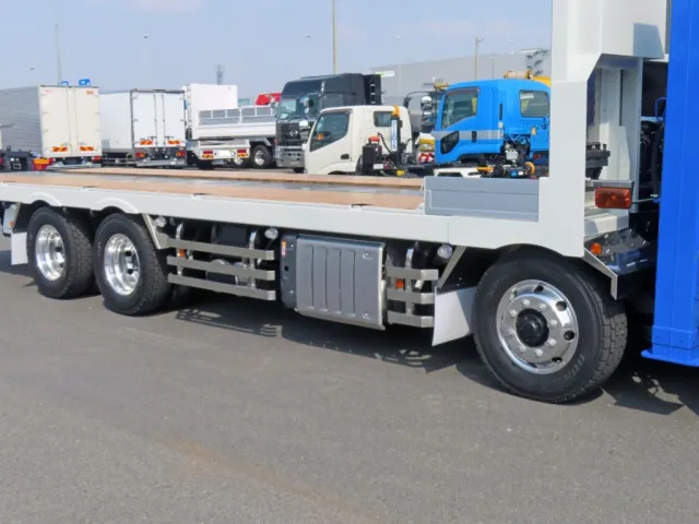 サイドバンパー・サイドバンパーステー・リアフェンダーはステンレス製です。|三菱 スーパーグレート 2PG-FS80VZの写真22