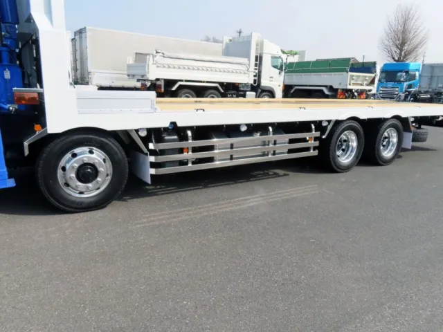 サイドバンパー・サイドバンパーステー・リアフェンダーはステンレス製です。|三菱 スーパーグレート 2PG-FS80VZの写真25