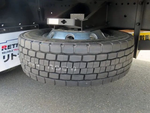 スペアタイヤ付きです。|三菱 スーパーグレート 2PG-FS80VZの写真26